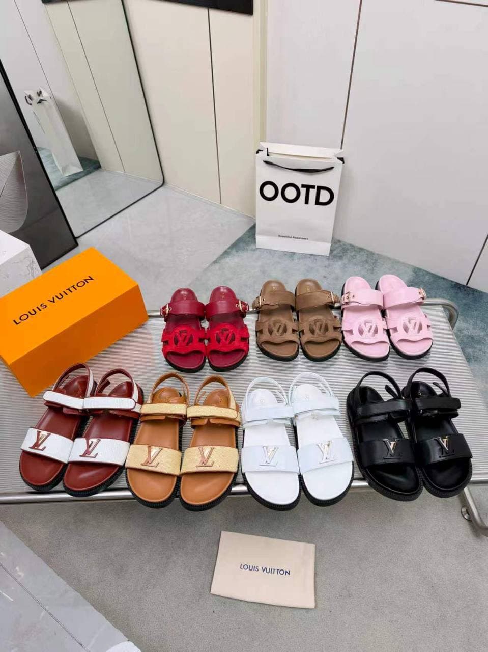Босоніжки Louis Vuitton