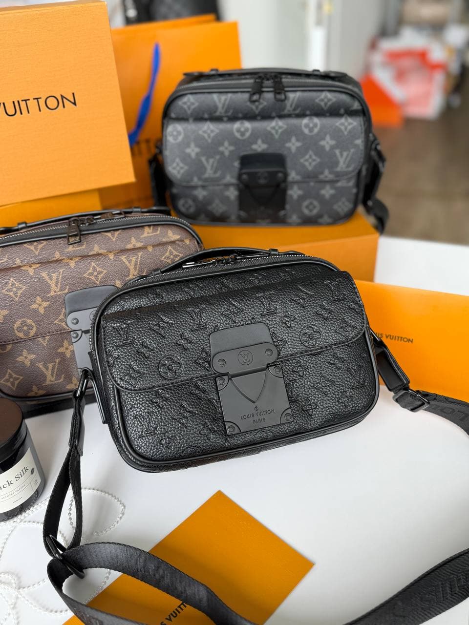 Louis Vuitton S Lock messenger