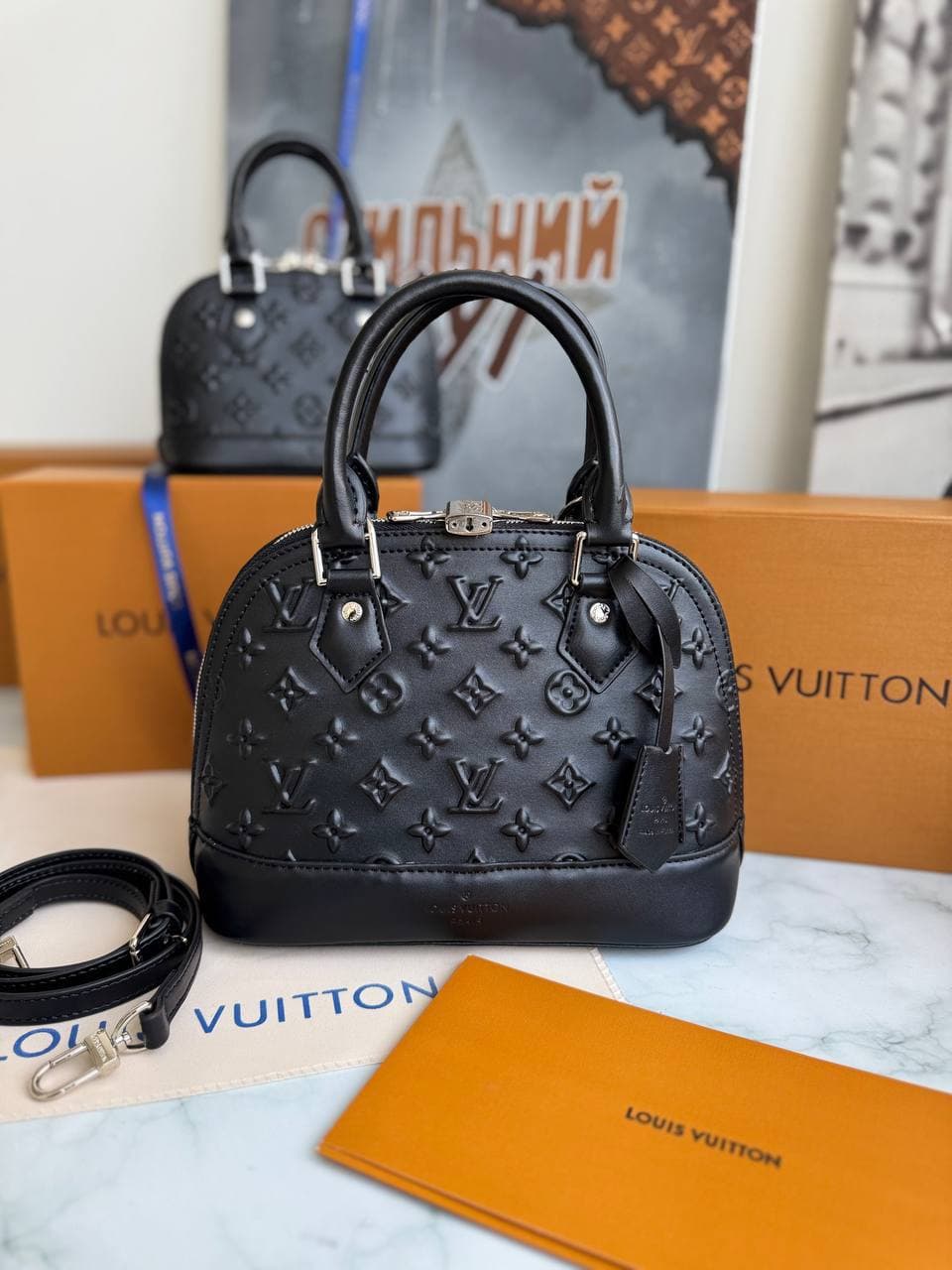 Louis Vuitton Alma Black велика